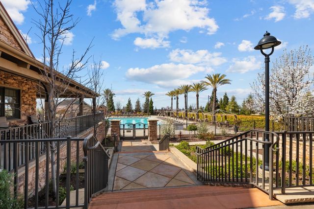 935 Campfire Cir, Rocklin, CA 95765