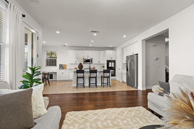 935 Campfire Cir, Rocklin, CA 95765