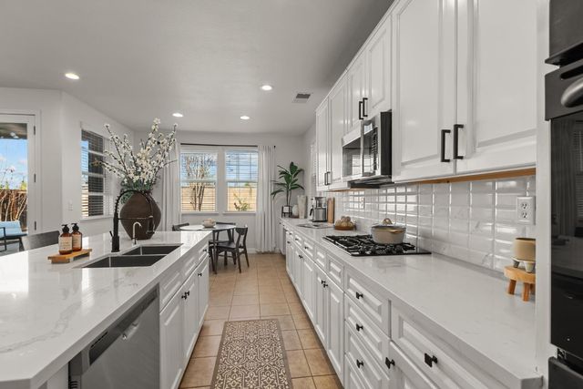 935 Campfire Cir, Rocklin, CA 95765