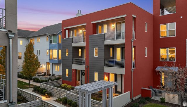 5033 W DAYBREAK PKWY, South Jordan, UT 84009