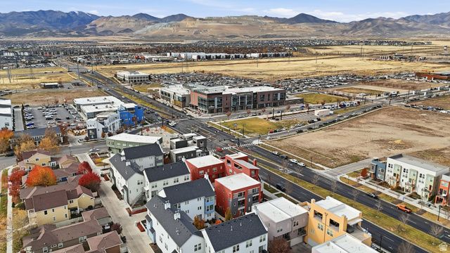 5033 W DAYBREAK PKWY, South Jordan, UT 84009