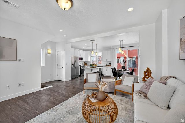 5033 W DAYBREAK PKWY, South Jordan, UT 84009