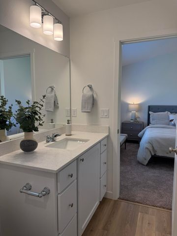 688 NE Rickenbacker Road 139, Madras, OR 97741