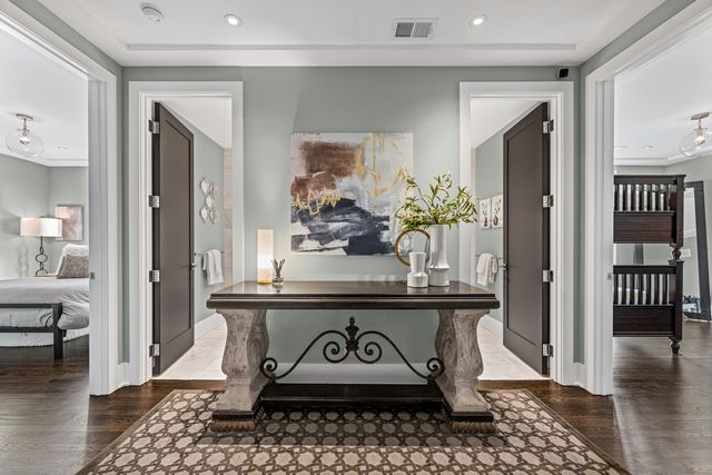 3438 N Elaine Place PH, Chicago, IL 60657