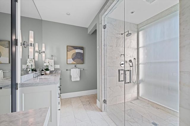 3438 N Elaine Place PH, Chicago, IL 60657