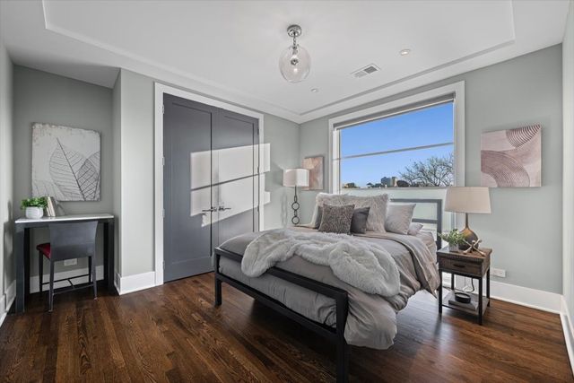 3438 N Elaine Place PH, Chicago, IL 60657