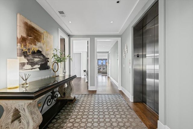 3438 N Elaine Place PH, Chicago, IL 60657