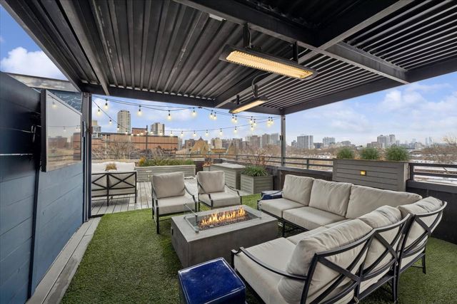 3438 N Elaine Place PH, Chicago, IL 60657