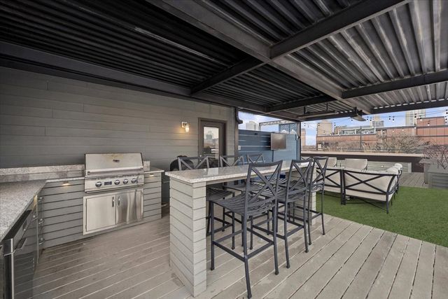 3438 N Elaine Place PH, Chicago, IL 60657