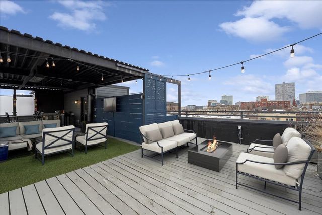 3438 N Elaine Place PH, Chicago, IL 60657