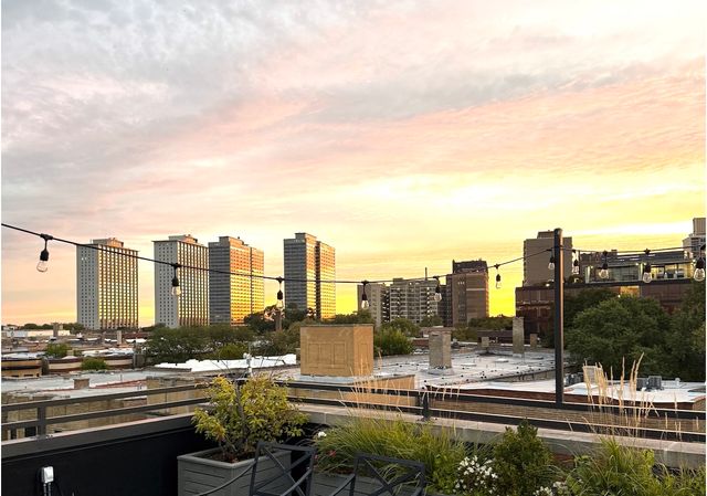 3438 N Elaine Place PH, Chicago, IL 60657