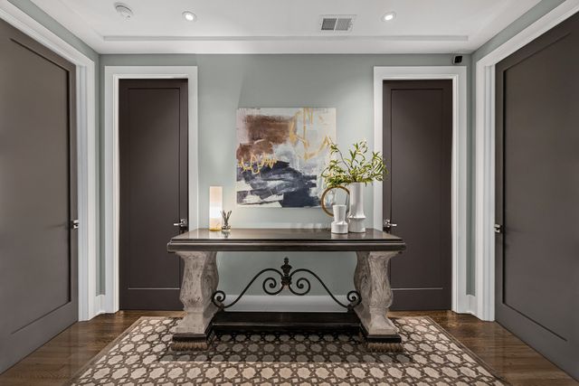 3438 N Elaine Place PH, Chicago, IL 60657