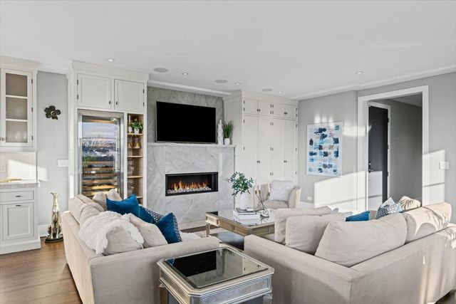 3438 N Elaine Place PH, Chicago, IL 60657