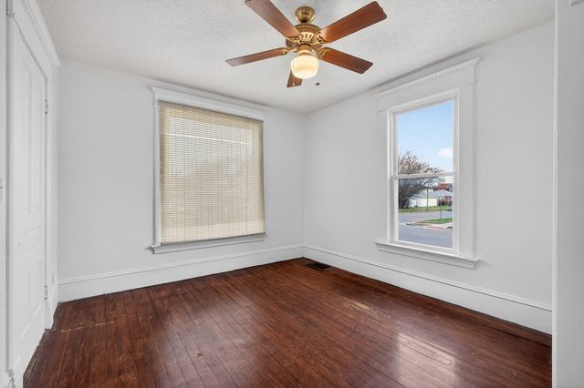 1935 N Sturdevant Street, Davenport, IA 52804