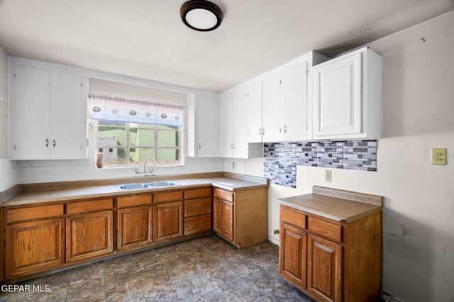 323 VIVIAN Drive, El Paso, TX 79915