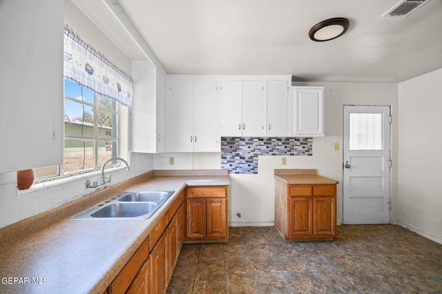 323 VIVIAN Drive, El Paso, TX 79915