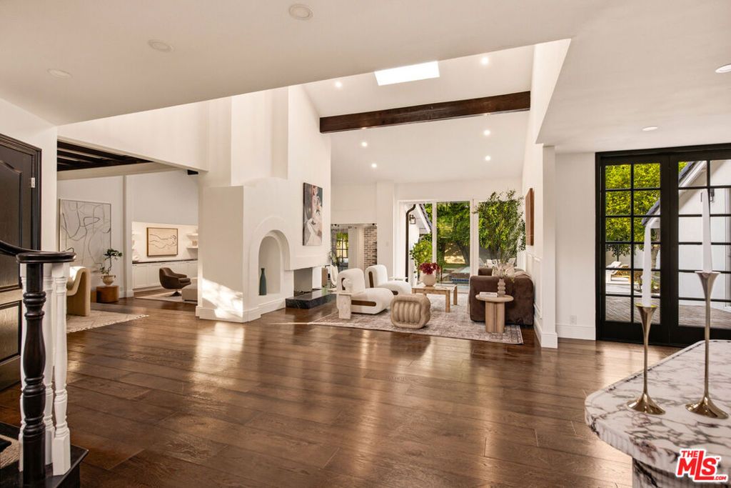 17429 Tarzana Street, Encino, CA 91316 — photo 5
