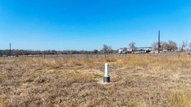 8150 Old Colony Line RD, Dale, TX 78616