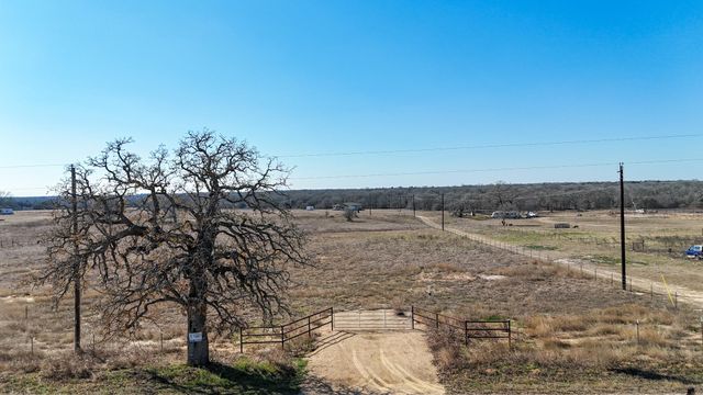 8150 Old Colony Line RD, Dale, TX 78616