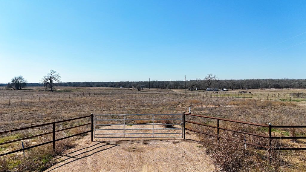 8150 Old Colony Line RD, Dale, TX 78616
