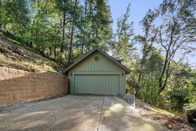 298 Vine Hill Road, Santa Cruz, CA 95065