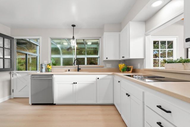 298 Vine Hill Road, Santa Cruz, CA 95065