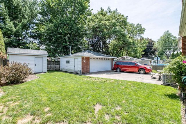 7368 Kubis Street, Westland, MI 48185