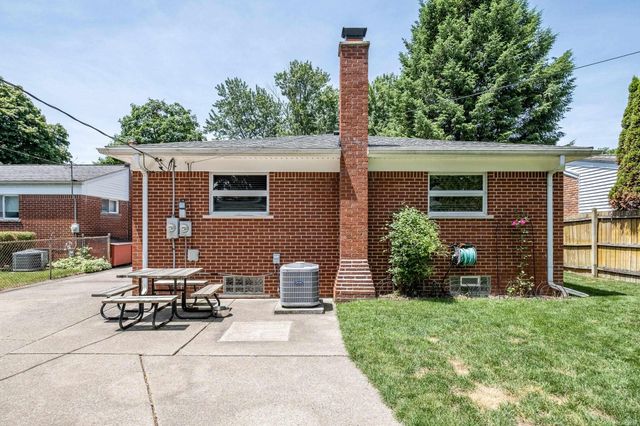 7368 Kubis Street, Westland, MI 48185