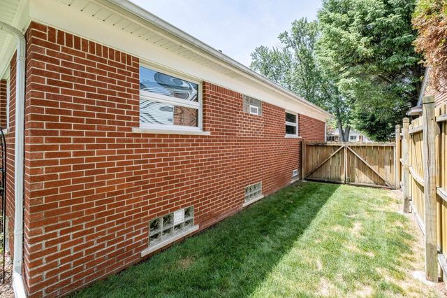 7368 Kubis Street, Westland, MI 48185