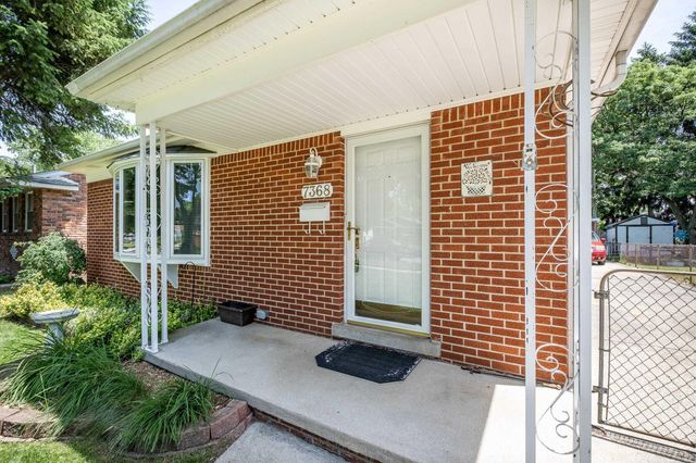 7368 Kubis Street, Westland, MI 48185