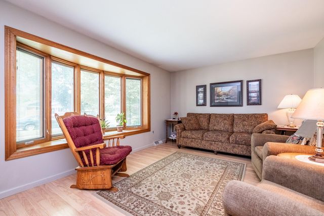 7368 Kubis Street, Westland, MI 48185