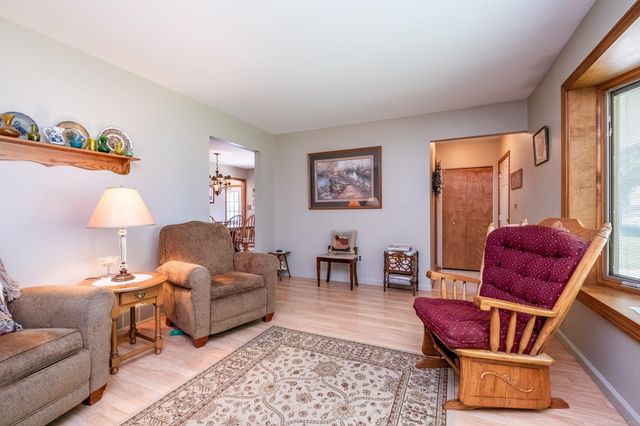 7368 Kubis Street, Westland, MI 48185
