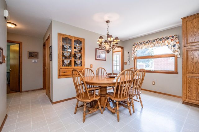 7368 Kubis Street, Westland, MI 48185