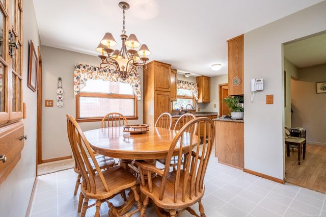 7368 Kubis Street, Westland, MI 48185
