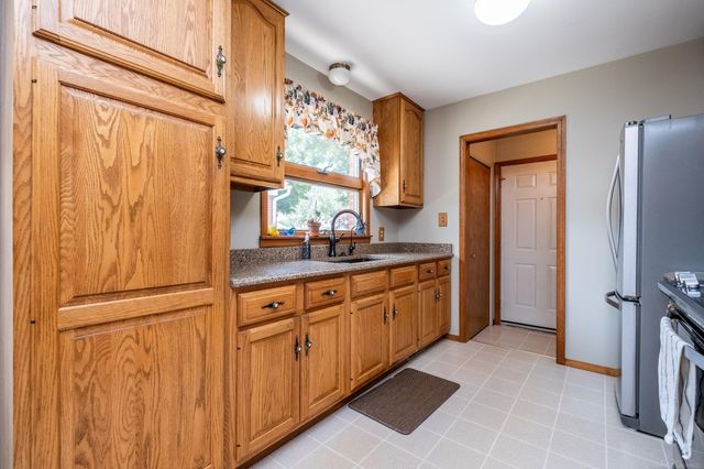7368 Kubis Street, Westland, MI 48185