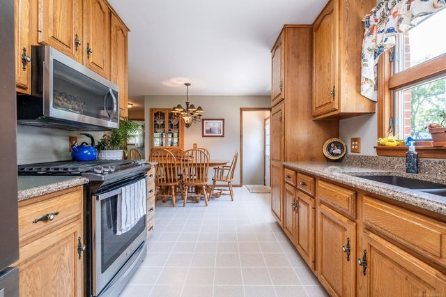 7368 Kubis Street, Westland, MI 48185