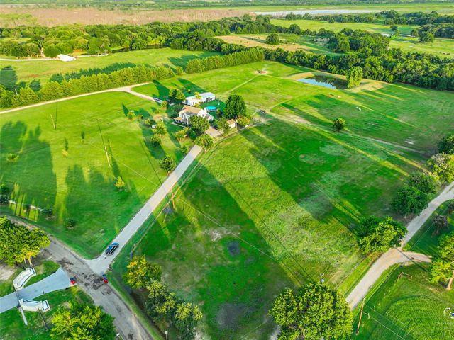 1880 County Road 2610, Bonham, TX 75418