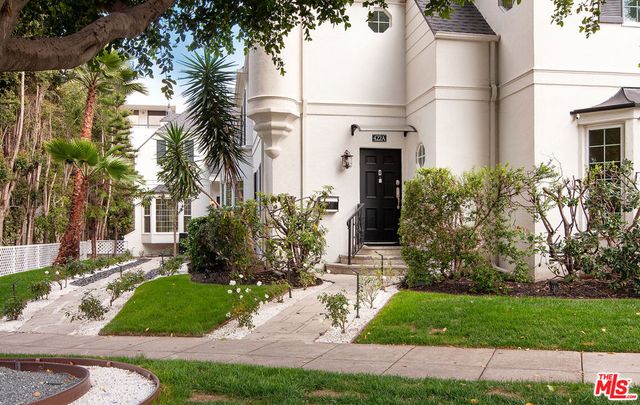 422 Smithwood Drive C, Beverly Hills, CA 90212