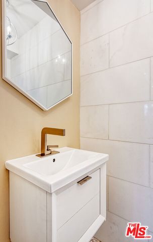 422 Smithwood Drive C, Beverly Hills, CA 90212