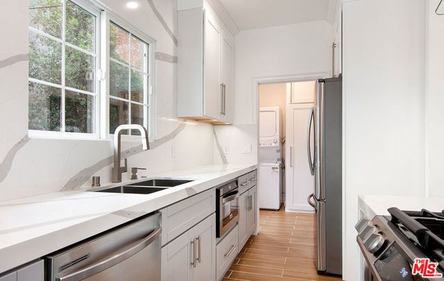 422 Smithwood Drive C, Beverly Hills, CA 90212