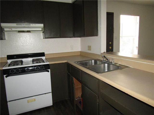 4910 Pepper LN D, Austin, TX 78744