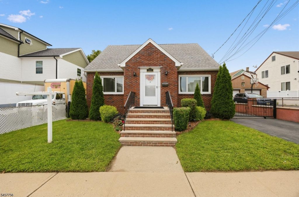 258 E 22Nd St, Paterson City, NJ 07514 — photo 2