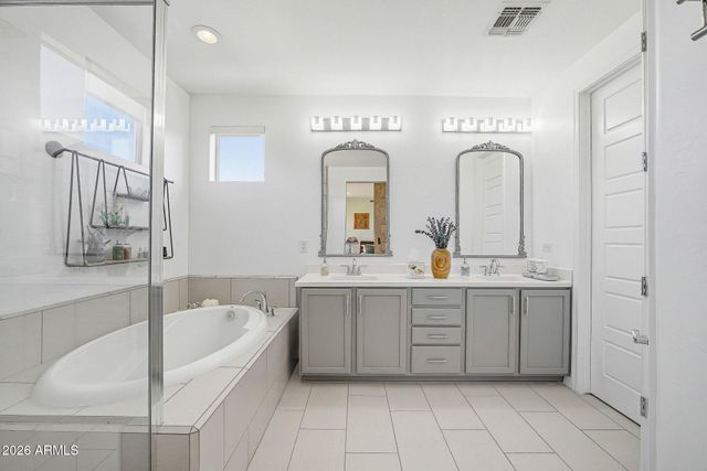 5819 S WILSON Way, Gilbert, AZ 85298