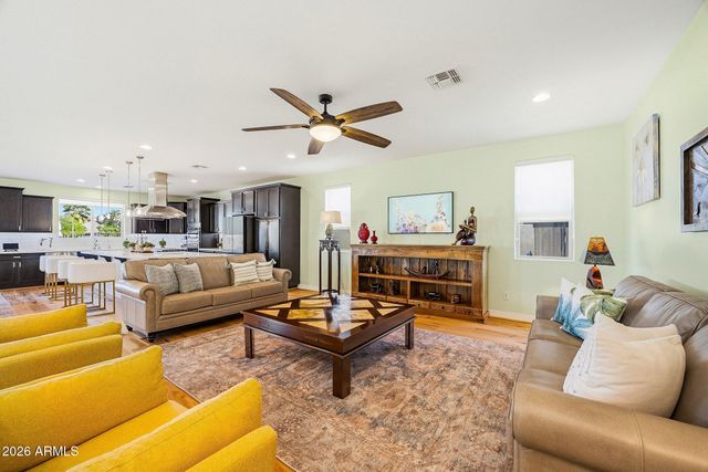 5819 S WILSON Way, Gilbert, AZ 85298