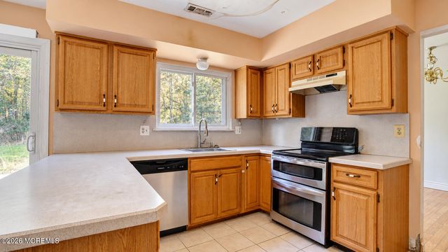 40 Newport Drive, Manalapan, NJ 07726
