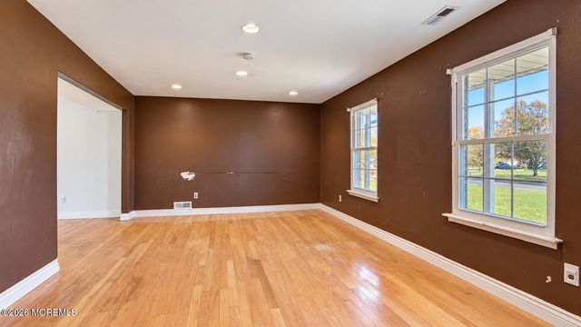 40 Newport Drive, Manalapan, NJ 07726