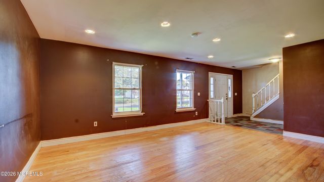 40 Newport Drive, Manalapan, NJ 07726