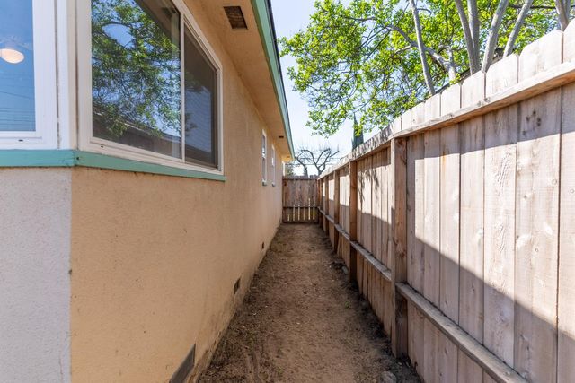 3605 E Cortland Avenue, Fresno, CA 93726