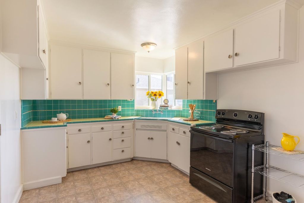 Image 11 of property listing at 3605 E Cortland Avenue, Fresno, CA 93726