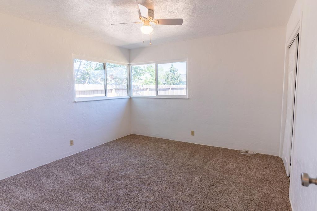 Image 13 of property listing at 3605 E Cortland Avenue, Fresno, CA 93726